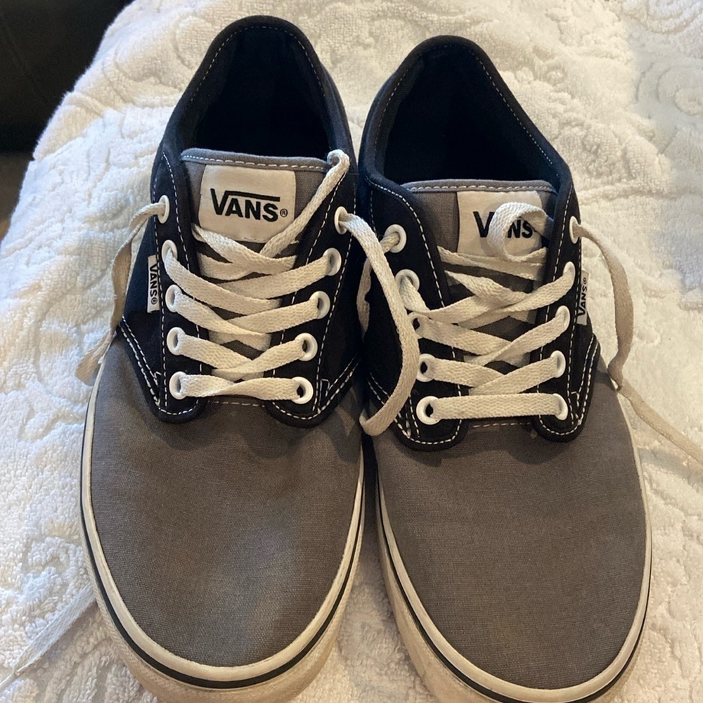Vans shoes. Excellent condition. Size 9.5 men’s​​​​​​​​